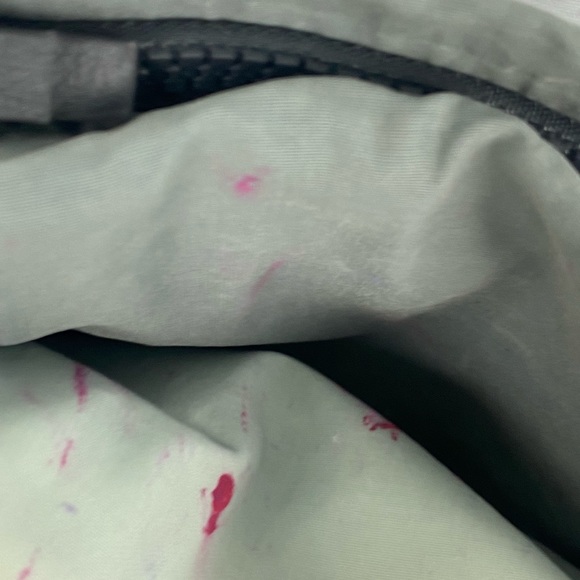 Lululemon Hip to be Free Crossbody Bag - Picture 5 of 9